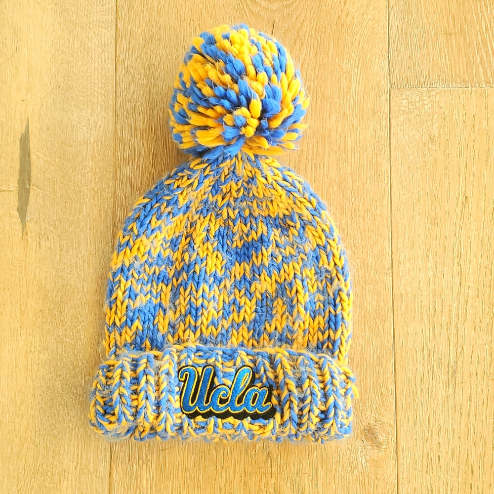Ucla beanie with pom mom unisex